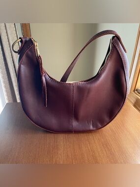 Portland Leather Classic Nora Crescent Leather Shoulder Bag in Cognac